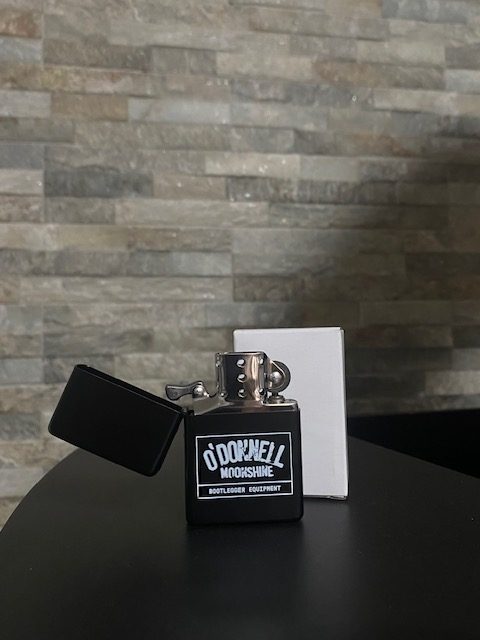 Odonnell Moonshine Benzin Feuerzeug geöffnet Odonnell Moonshine Benzin Feuerzeug geöffnet